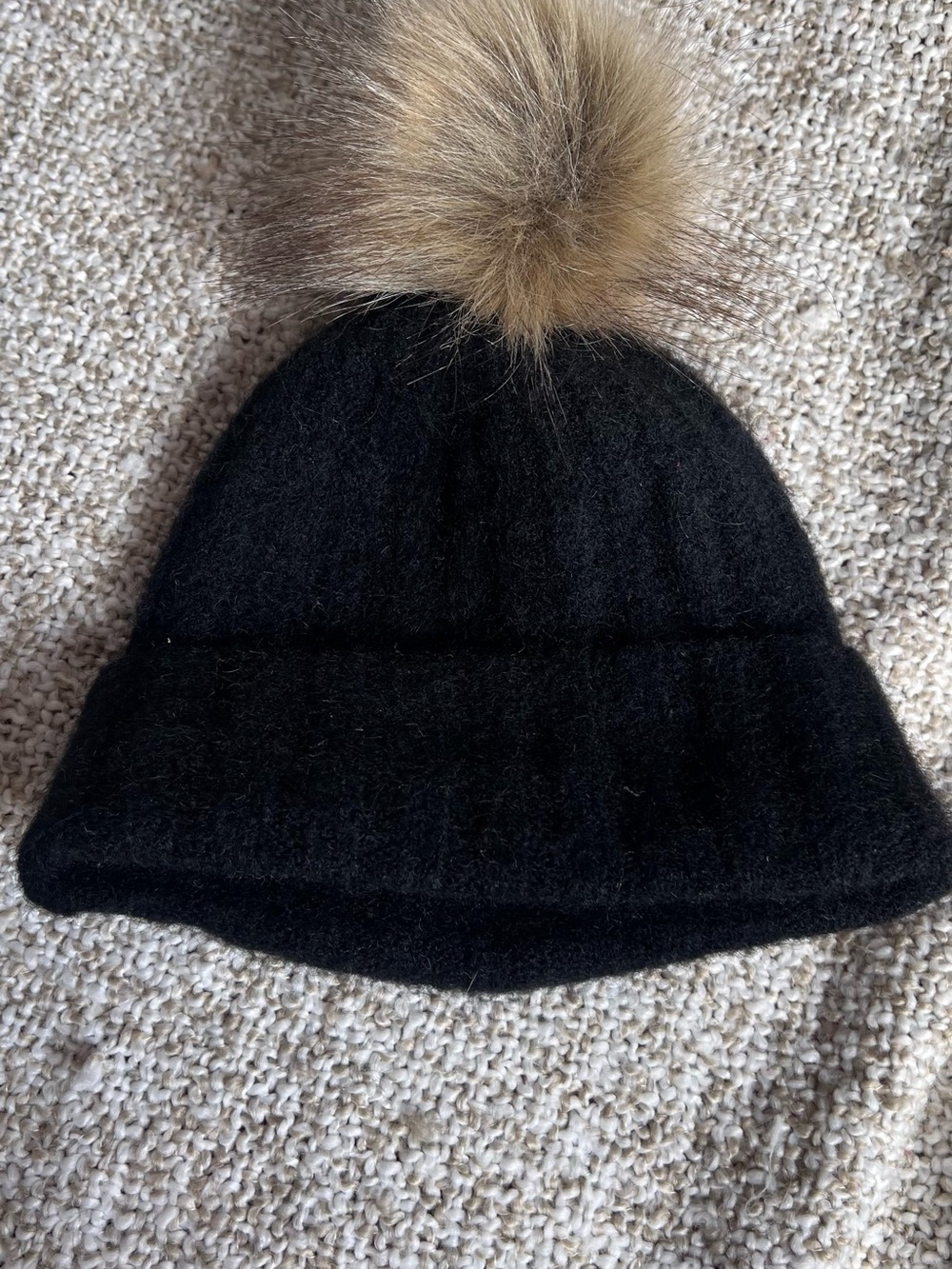 NWT Aritzia Auxiliary "Jay" Faux Fur Pom-Pom Beanie - Black / Natural